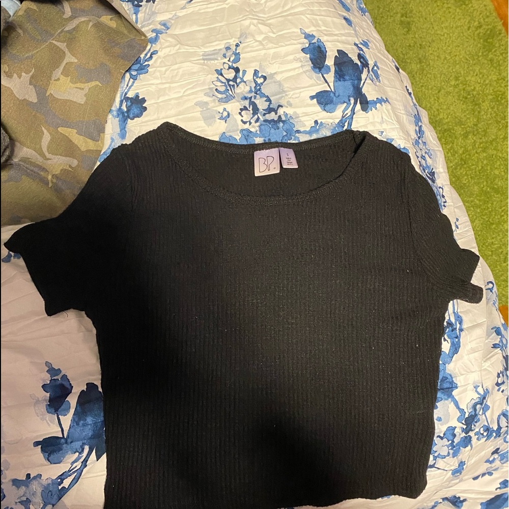 women’s cropped top!
